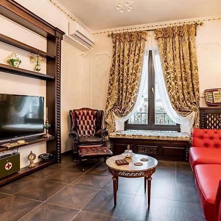 Private Museum Apartment With Antique Decor Bucharest Exterior photo