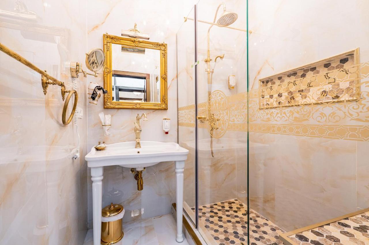Private Museum Apartment With Antique Decor Bucharest Exterior photo