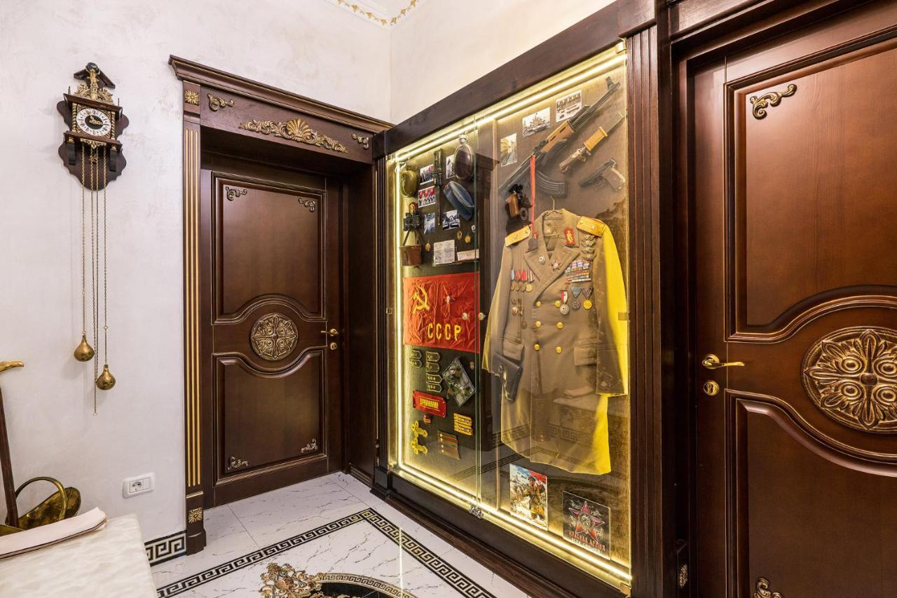 Private Museum Apartment With Antique Decor Bucharest Exterior photo